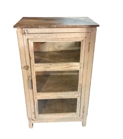 Vitrine in hell rosa