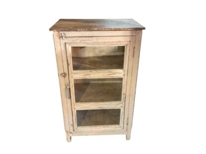 Vitrine in hell rosa