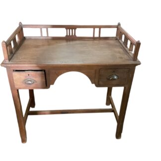 Kleiner brauner vollholz Schreibtisch