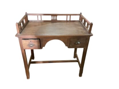 Kleiner brauner vollholz Schreibtisch