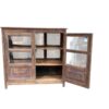 Klassische Holz Vitrine im Landhaus Stil mit drei Fächern