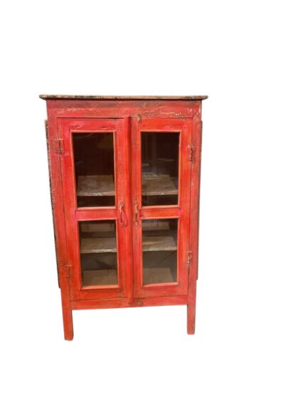 Rote Vitrine mit Patina – Bild 4