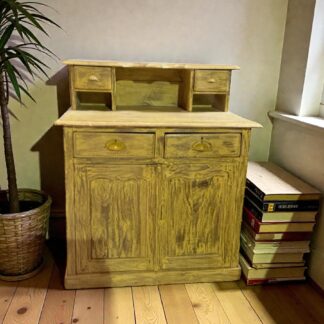 Vintage-Kommode im Shabby-Chic-Look in Gelb