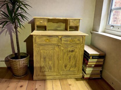 Vintage-Kommode im Shabby-Chic-Look in Gelb