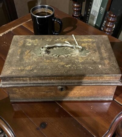 Britische Kassa im Kolonialstil