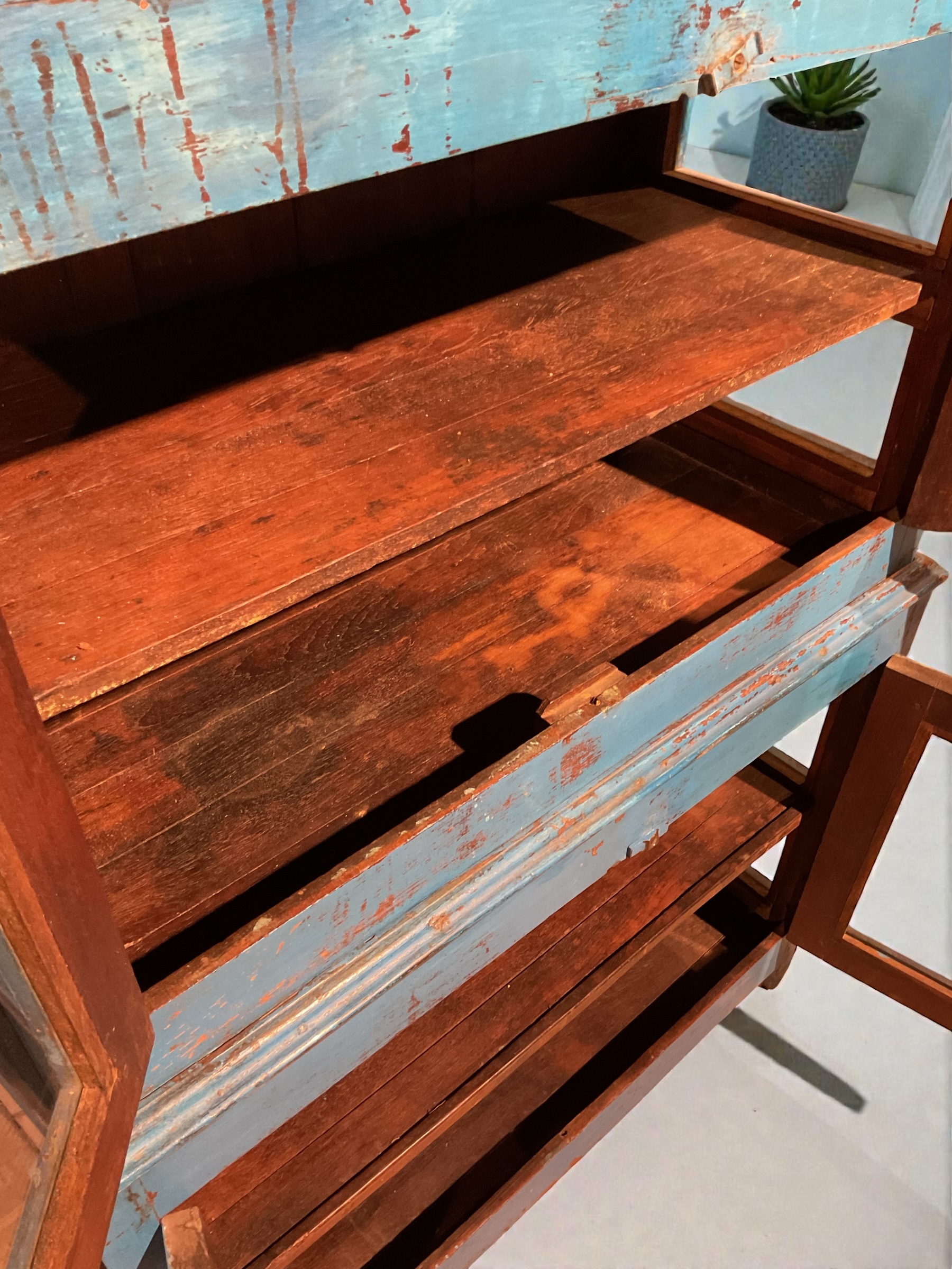 Doppelte Glasvitrine in Blau - Image 9