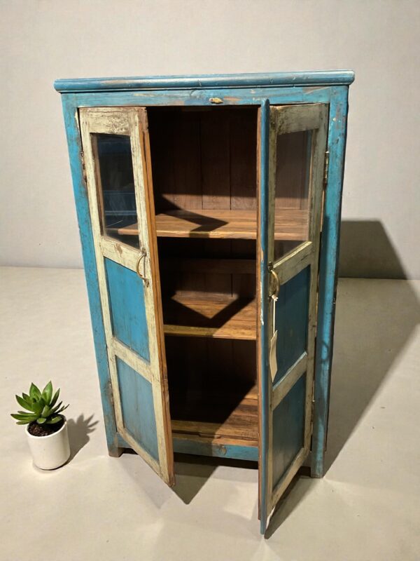 Blauer Schrank mit 2 Türen