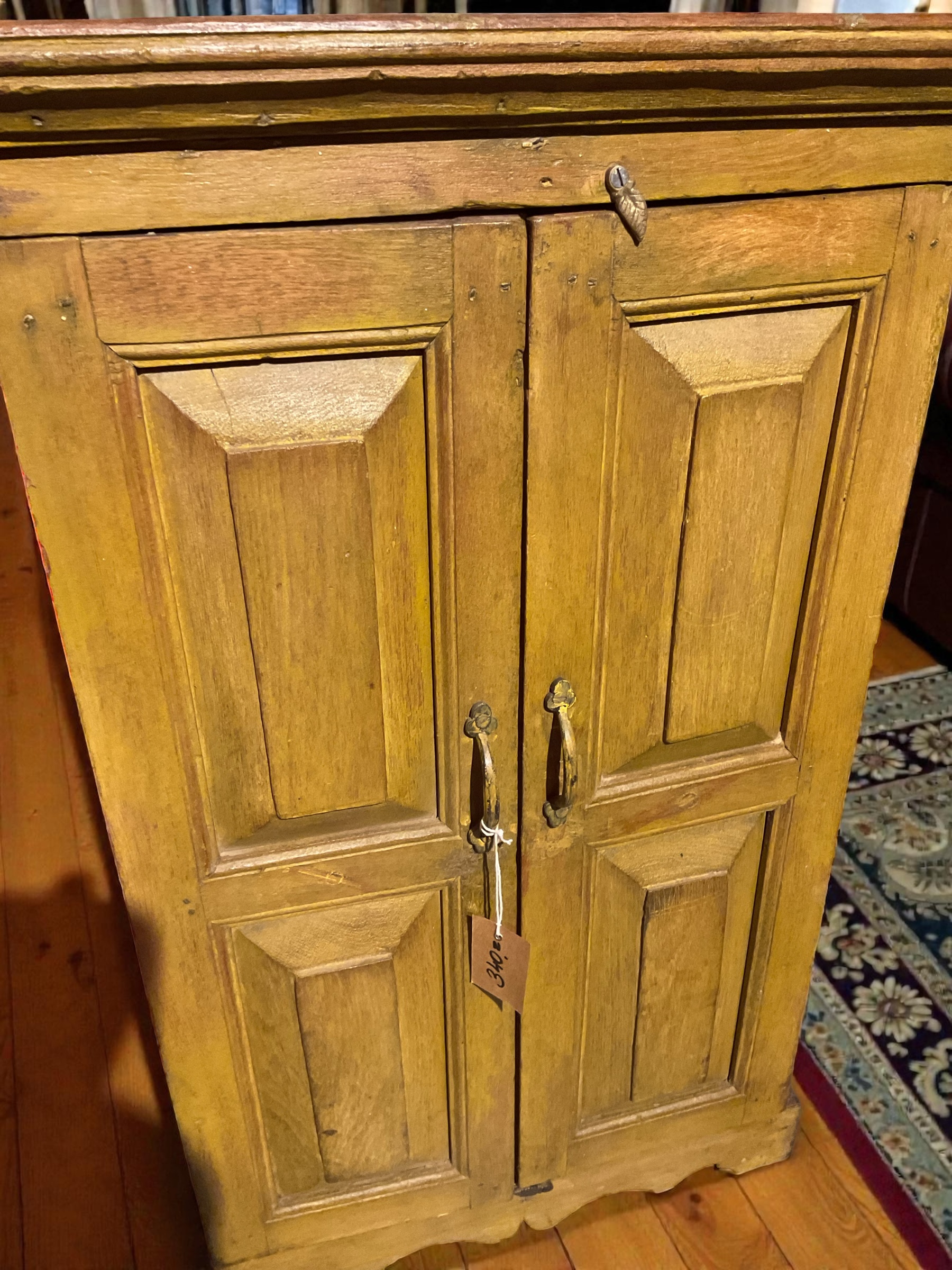 Indisches Möbelstück aus Vollholz in Senfgelb – Bild 4