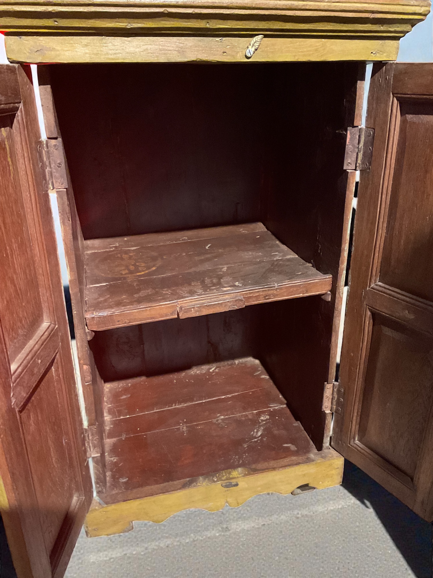 Indisches Möbelstück aus Vollholz in Senfgelb – Bild 6