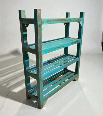 Regal aus Holz in Türkis-grün