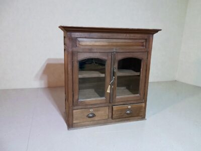 Edle Vollholz Vitrine