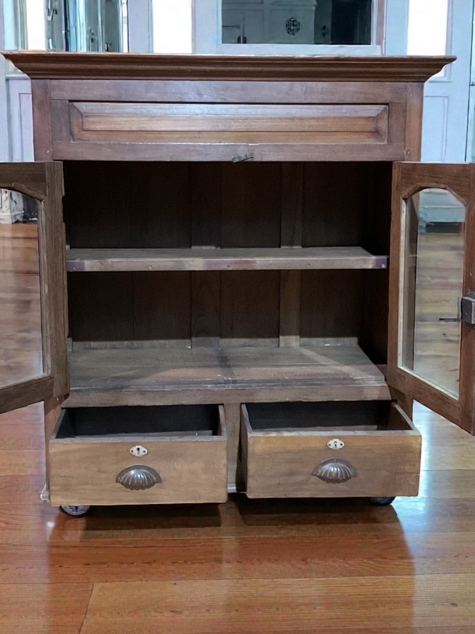 Edle Vollholz Vitrine – Bild 7