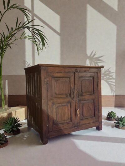 Braune Vollholz Kommode