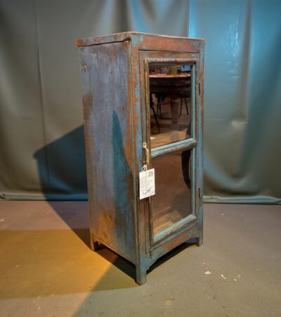 Blauer Patina Glasschrank – Ideal als Nachttisch oder Küchenkästchen