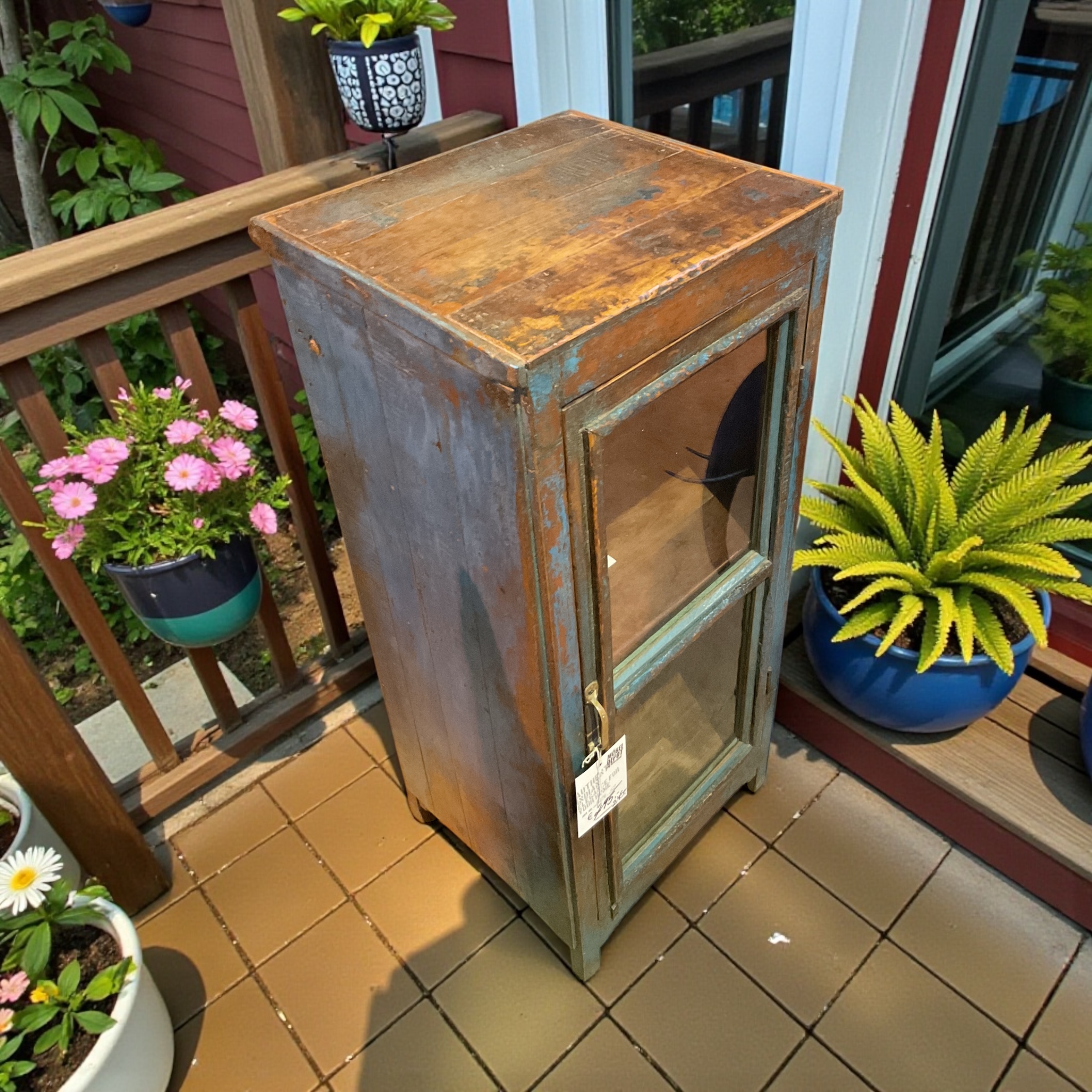 Blauer Patina Glasschrank – Ideal als Nachttisch oder Küchenkästchen