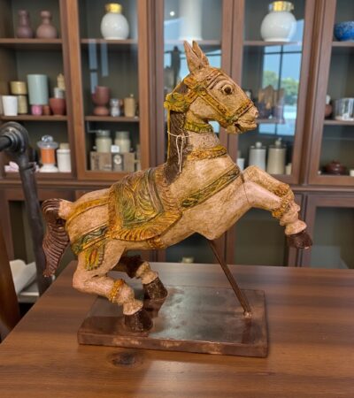 Handgeschnitztes und Handbemaltes Vintage Holzpferd aus Indien