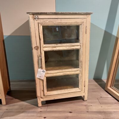 Vitrine in hell rosa