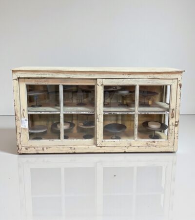 Sideboard mit Glasschiebetüren