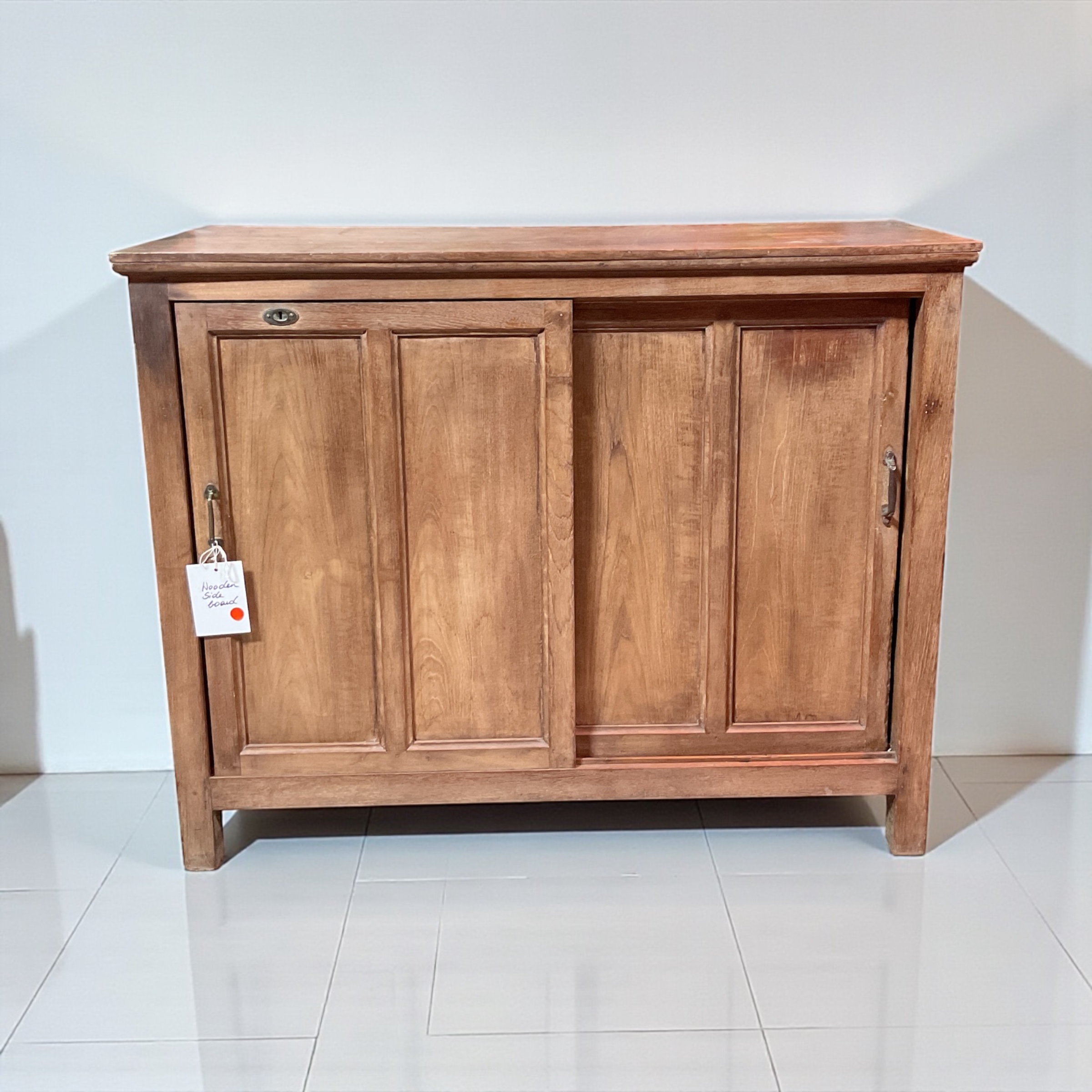 Indische Vollholz Kommode mit zwei Schiebetüren und zwei Fächern - Image 3