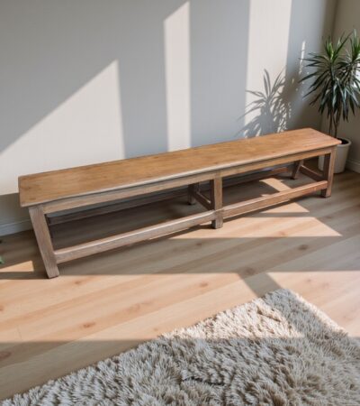 Indische Bank im Schlichten Stil – Niedrig und Vielseitig Einsetzbar