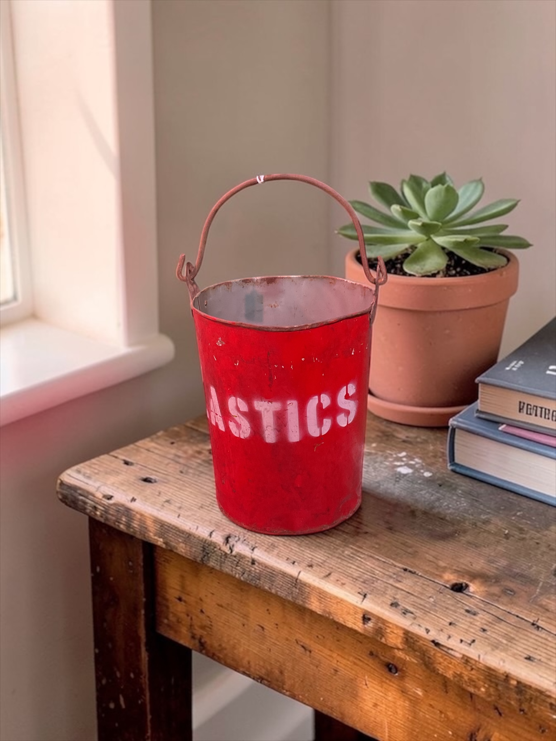 Vintage Metallbehälter „Plastics“