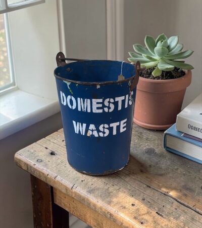 Vintage Metalleimer „Domestic Waste“