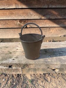 Kleiner Vintage-Metalleimer