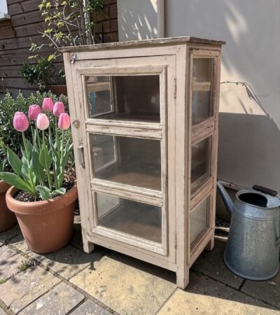 Vintage Vitrinenschrank aus Holz mit Glas