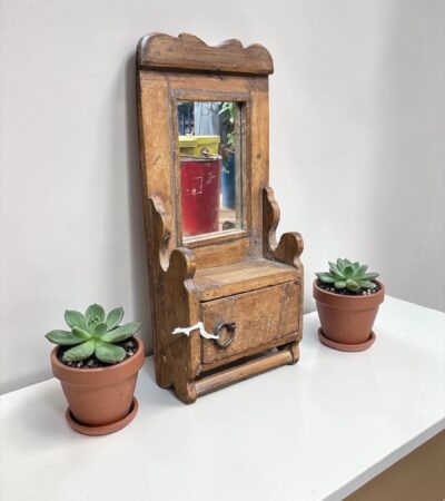 Kleiner Spiegelschrank