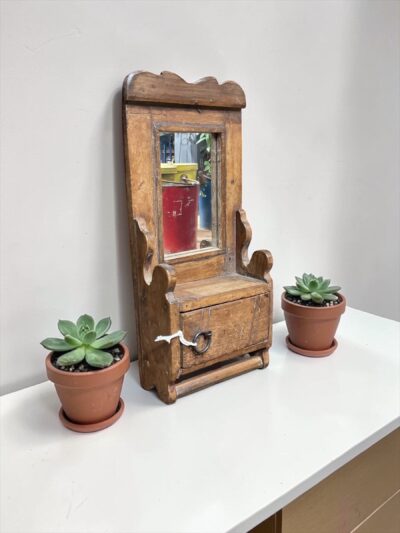 Kleiner Spiegelschrank