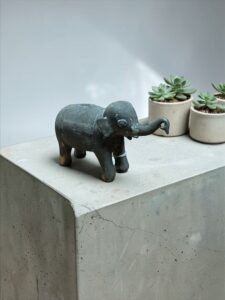 Vintage Elefantenfigur (Rüssel erhoben)