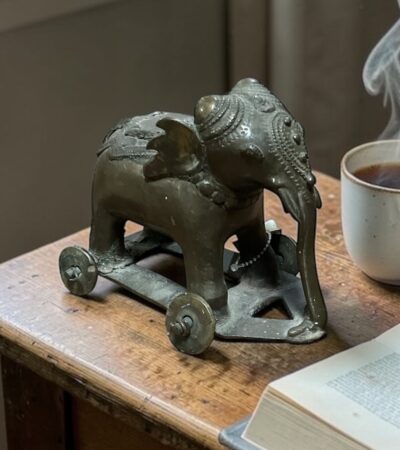 Vintage Elefant auf Rollen