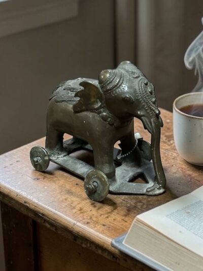 Vintage Elefant auf Rollen
