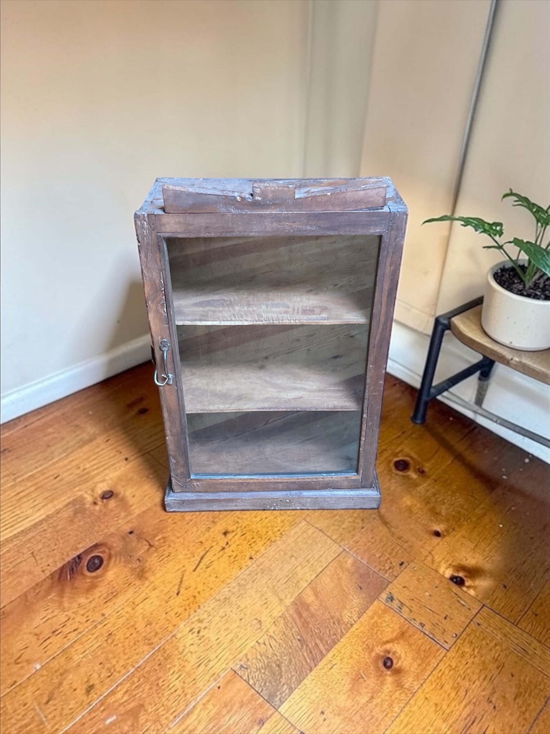 Vitrine aus Holz - Image 2