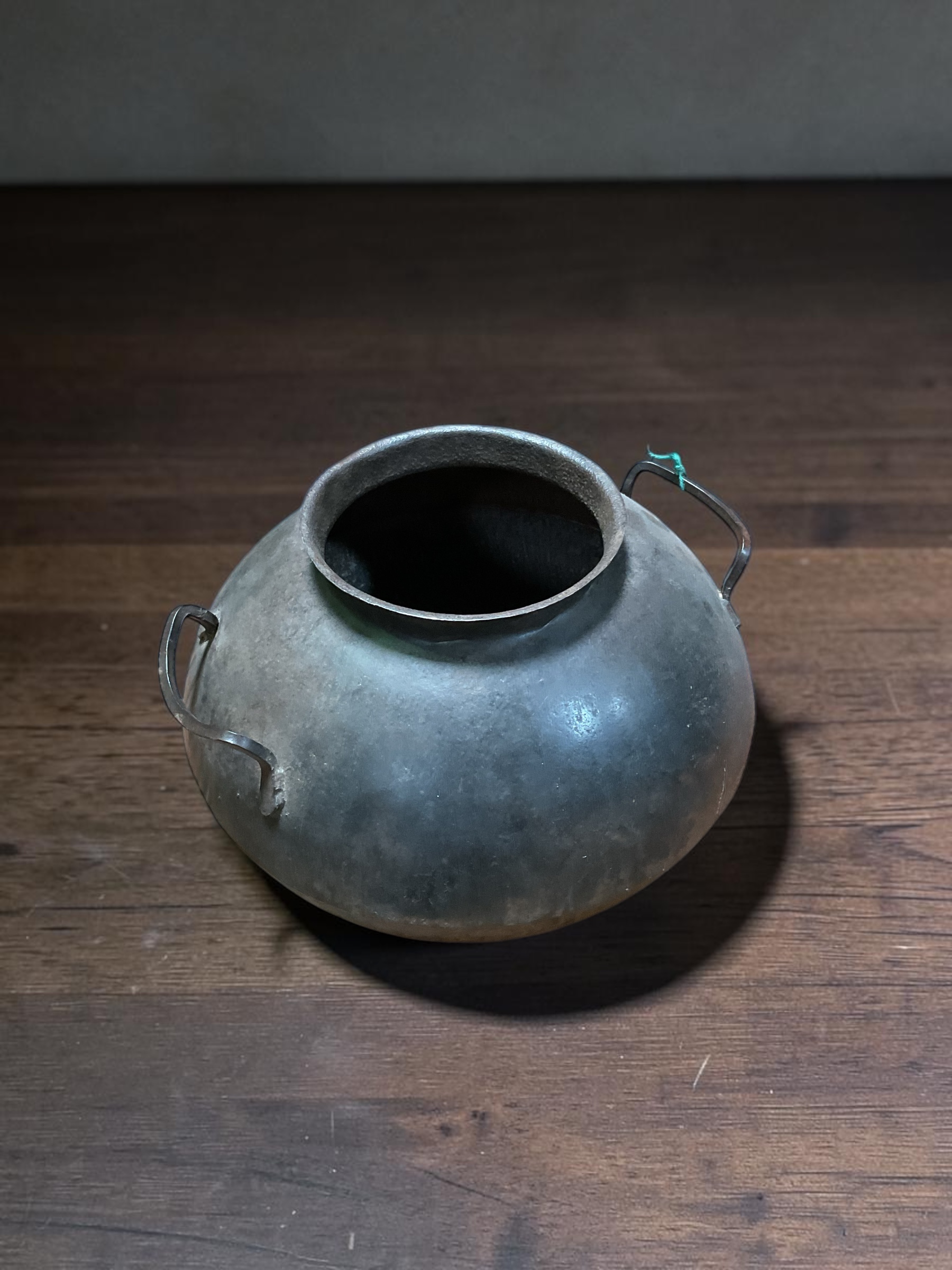 Metallvase mit Griffen - Image 3