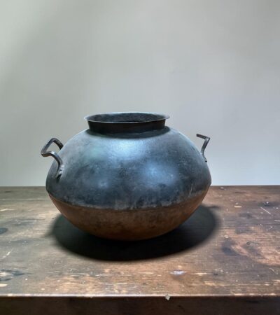 Metallvase mit Griffen