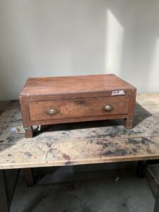 Holz-Beistelltisch