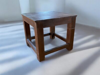 Kleiner Holztisch