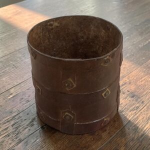 Kleiner Metallbehälter