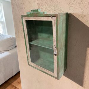 Wandhängender Vitrinenschrank