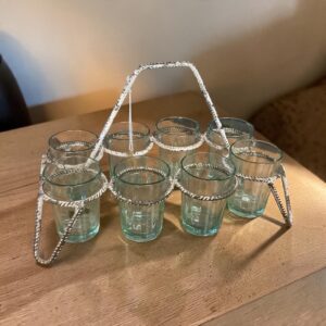 Gläser-Set mit Metallhalter
